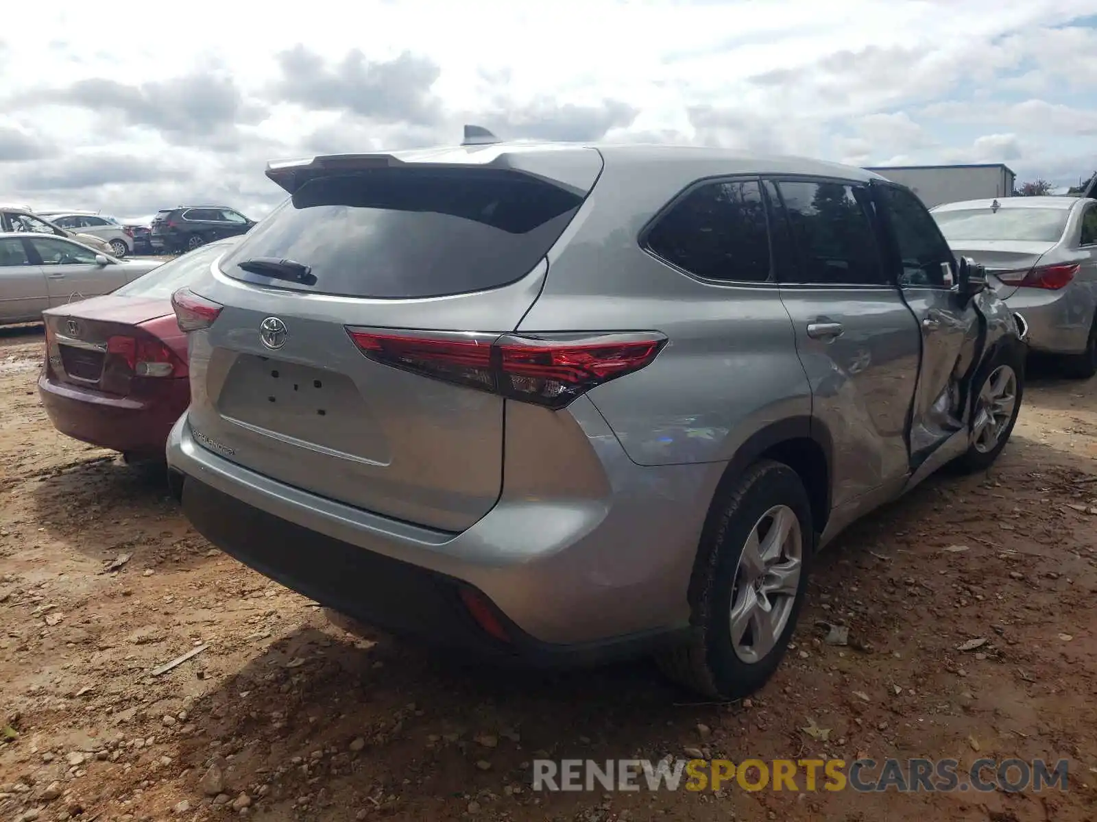 4 Photograph of a damaged car 5TDCZRAH0LS504626 TOYOTA HIGHLANDER 2020