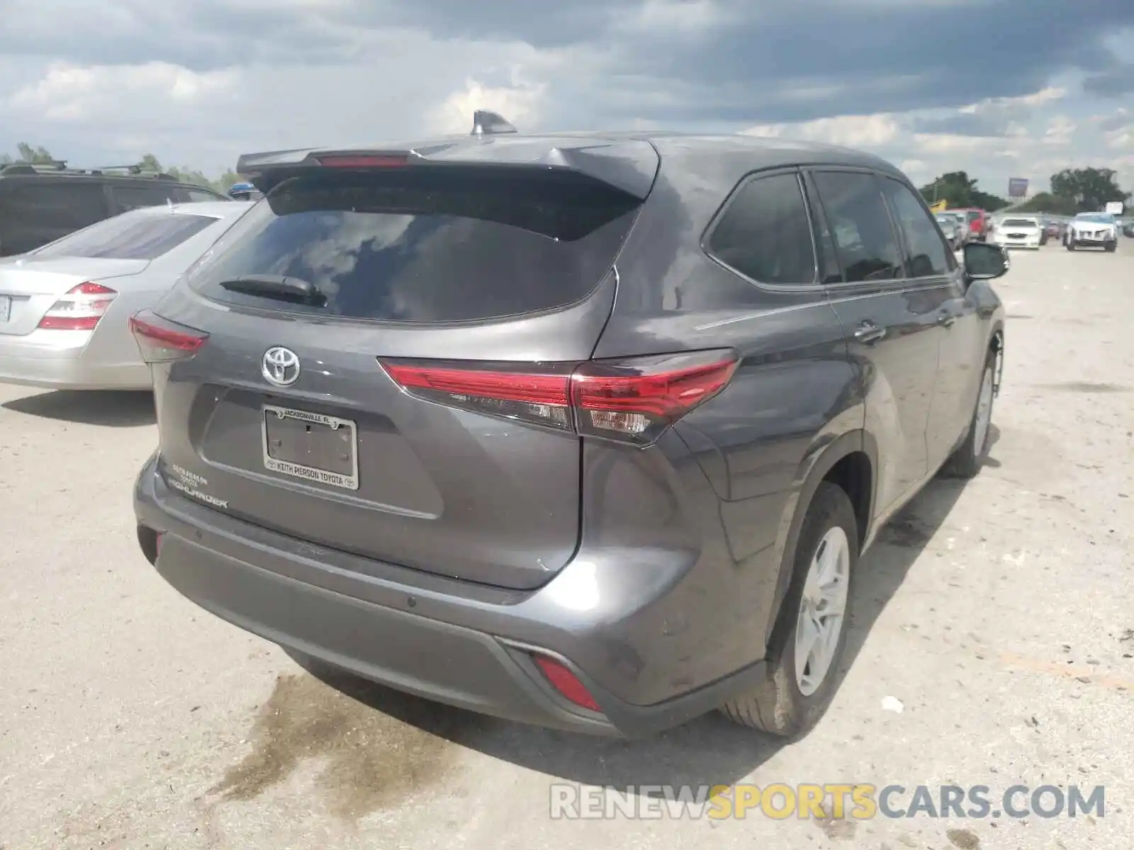 4 Photograph of a damaged car 5TDCZRAH0LS506750 TOYOTA HIGHLANDER 2020