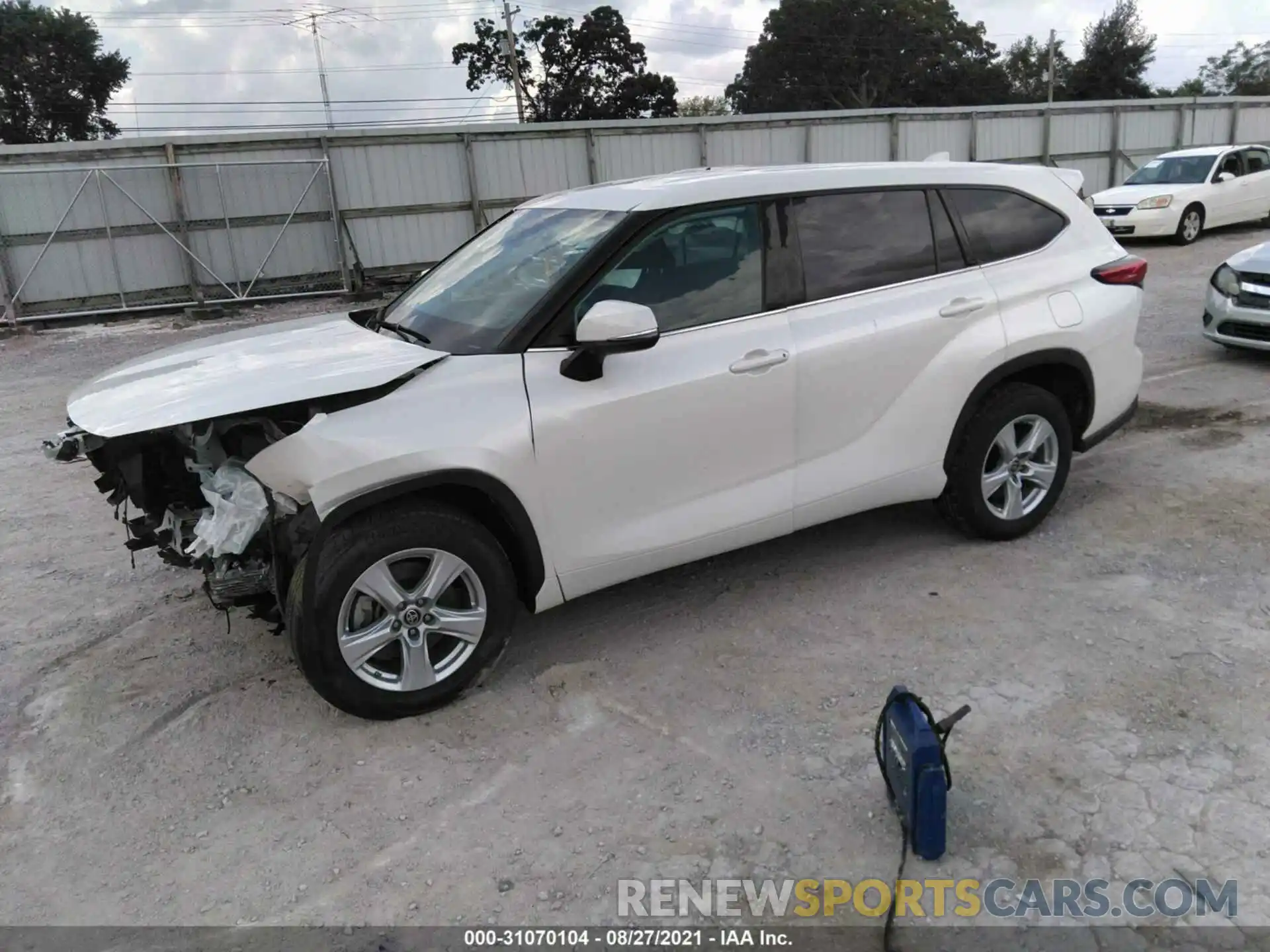 2 Photograph of a damaged car 5TDCZRAH0LS507591 TOYOTA HIGHLANDER 2020