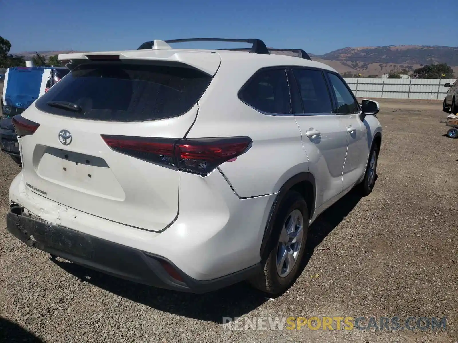 4 Photograph of a damaged car 5TDCZRAH1LS027575 TOYOTA HIGHLANDER 2020