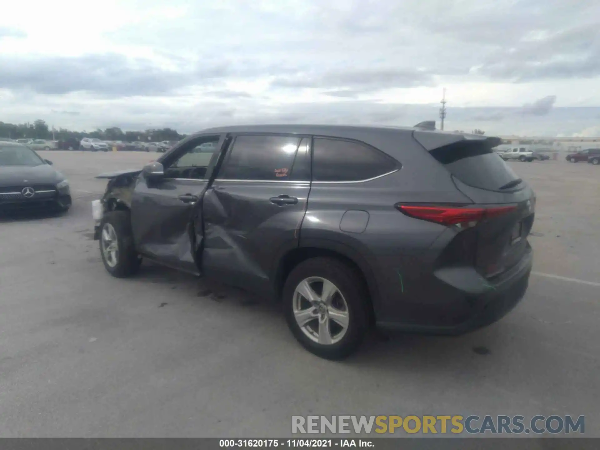 3 Photograph of a damaged car 5TDCZRAH1LS505252 TOYOTA HIGHLANDER 2020