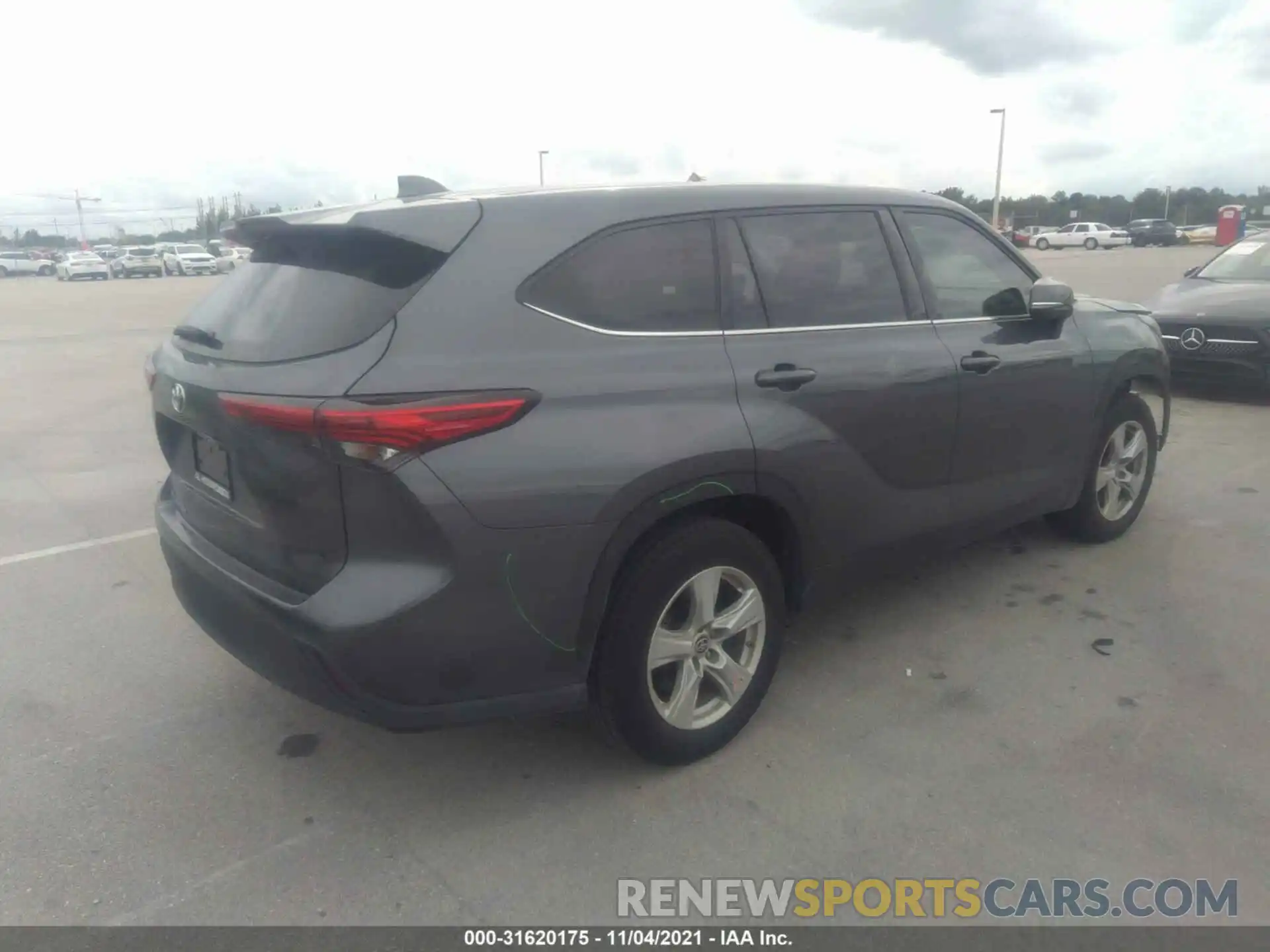 4 Photograph of a damaged car 5TDCZRAH1LS505252 TOYOTA HIGHLANDER 2020