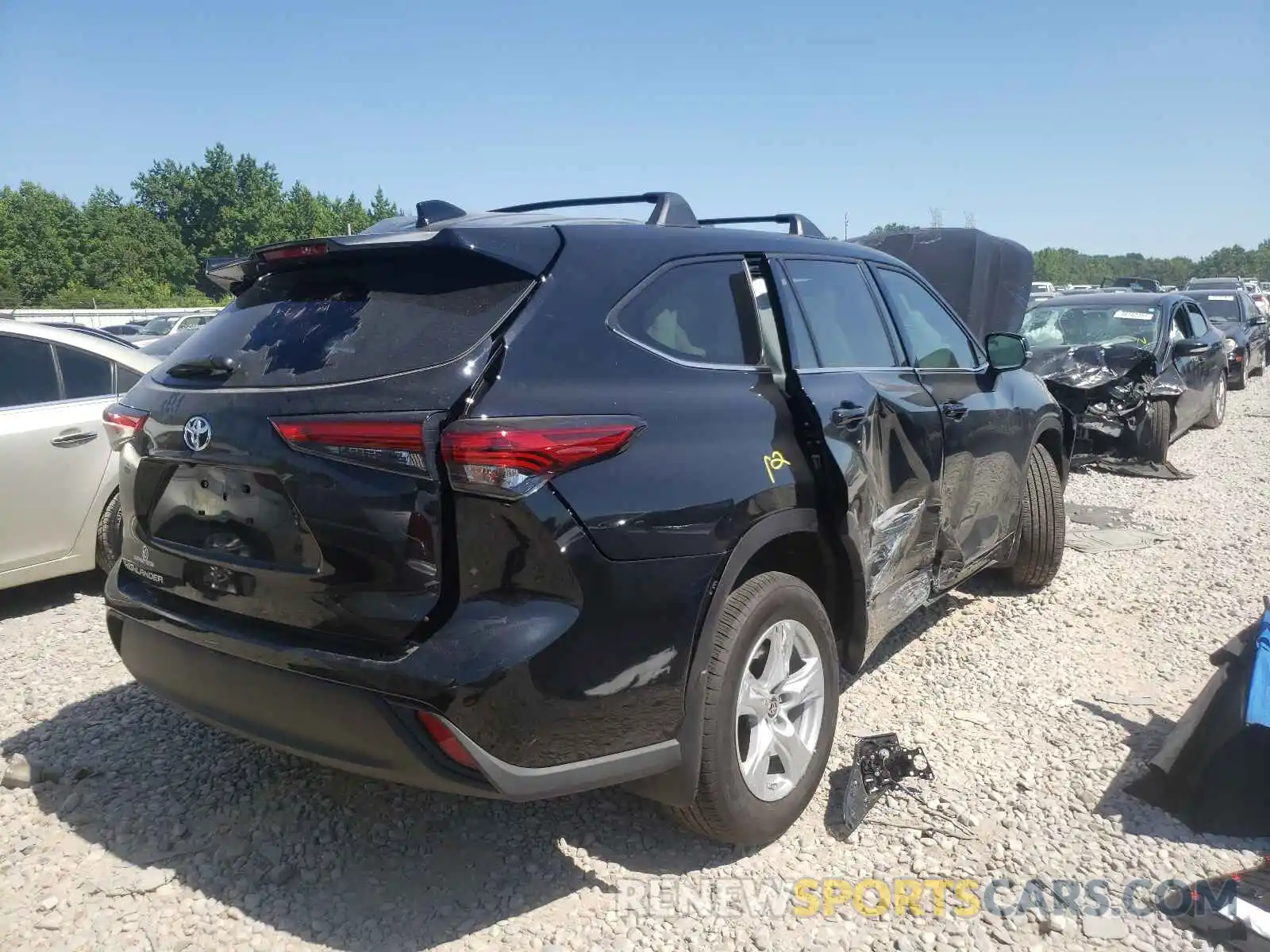 4 Photograph of a damaged car 5TDCZRAH2LS019274 TOYOTA HIGHLANDER 2020