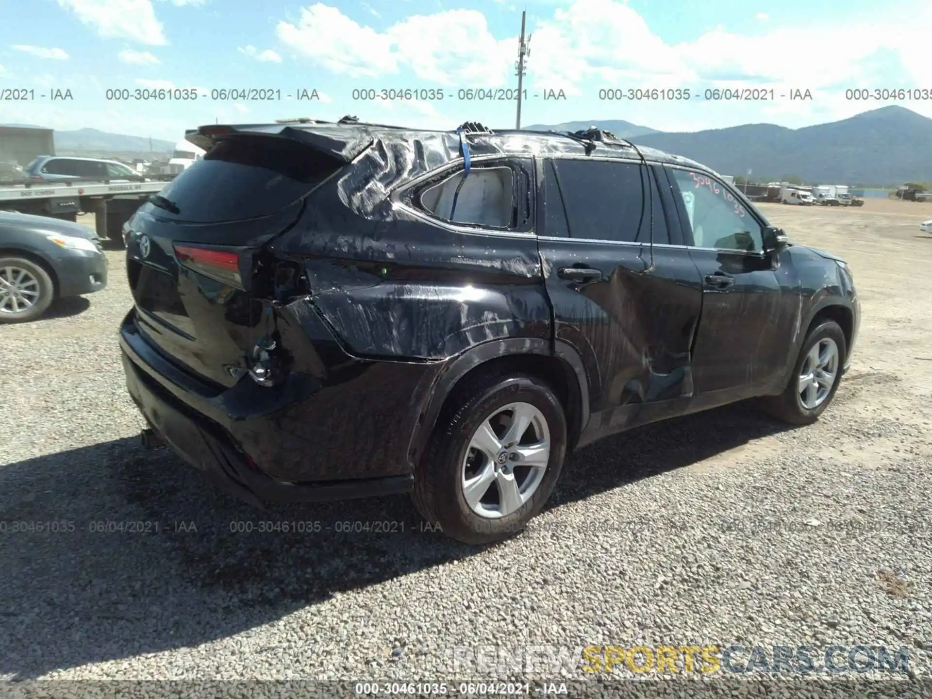 4 Photograph of a damaged car 5TDCZRAH3LS030445 TOYOTA HIGHLANDER 2020