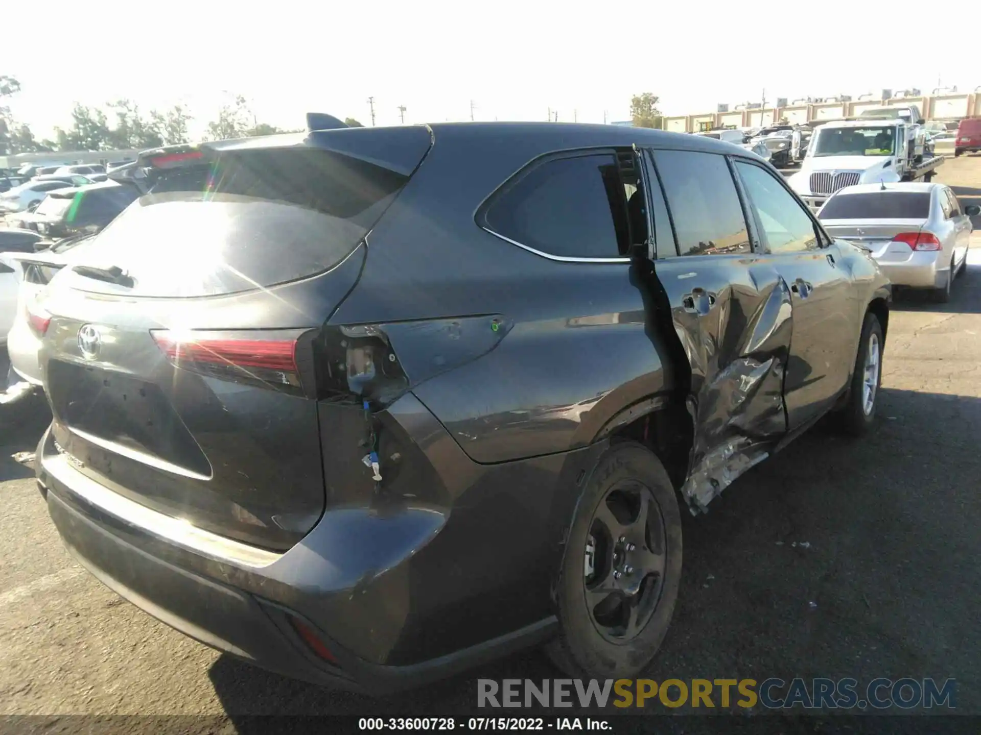 4 Photograph of a damaged car 5TDCZRAH3LS030946 TOYOTA HIGHLANDER 2020