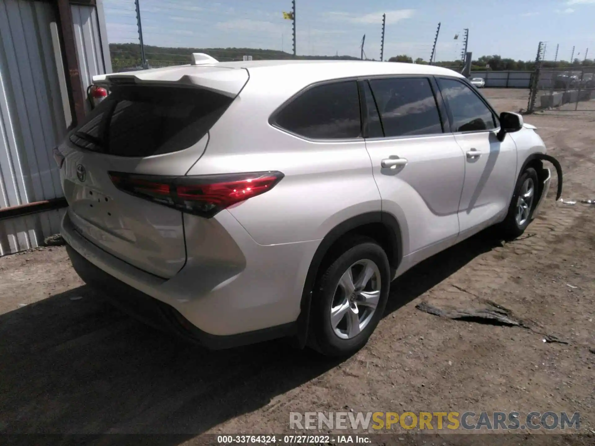 4 Photograph of a damaged car 5TDCZRAH3LS505821 TOYOTA HIGHLANDER 2020