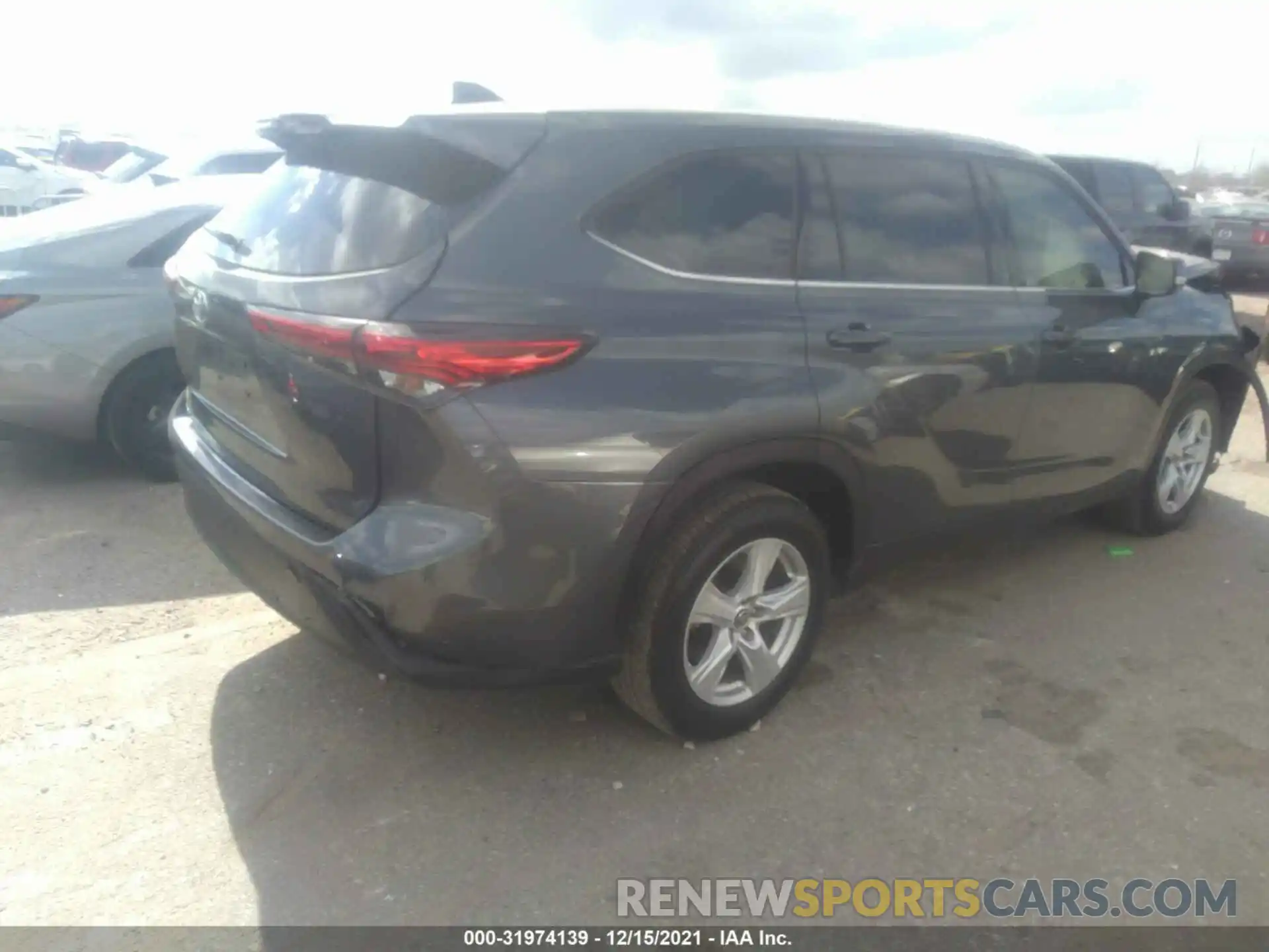 4 Photograph of a damaged car 5TDCZRAH3LS508220 TOYOTA HIGHLANDER 2020