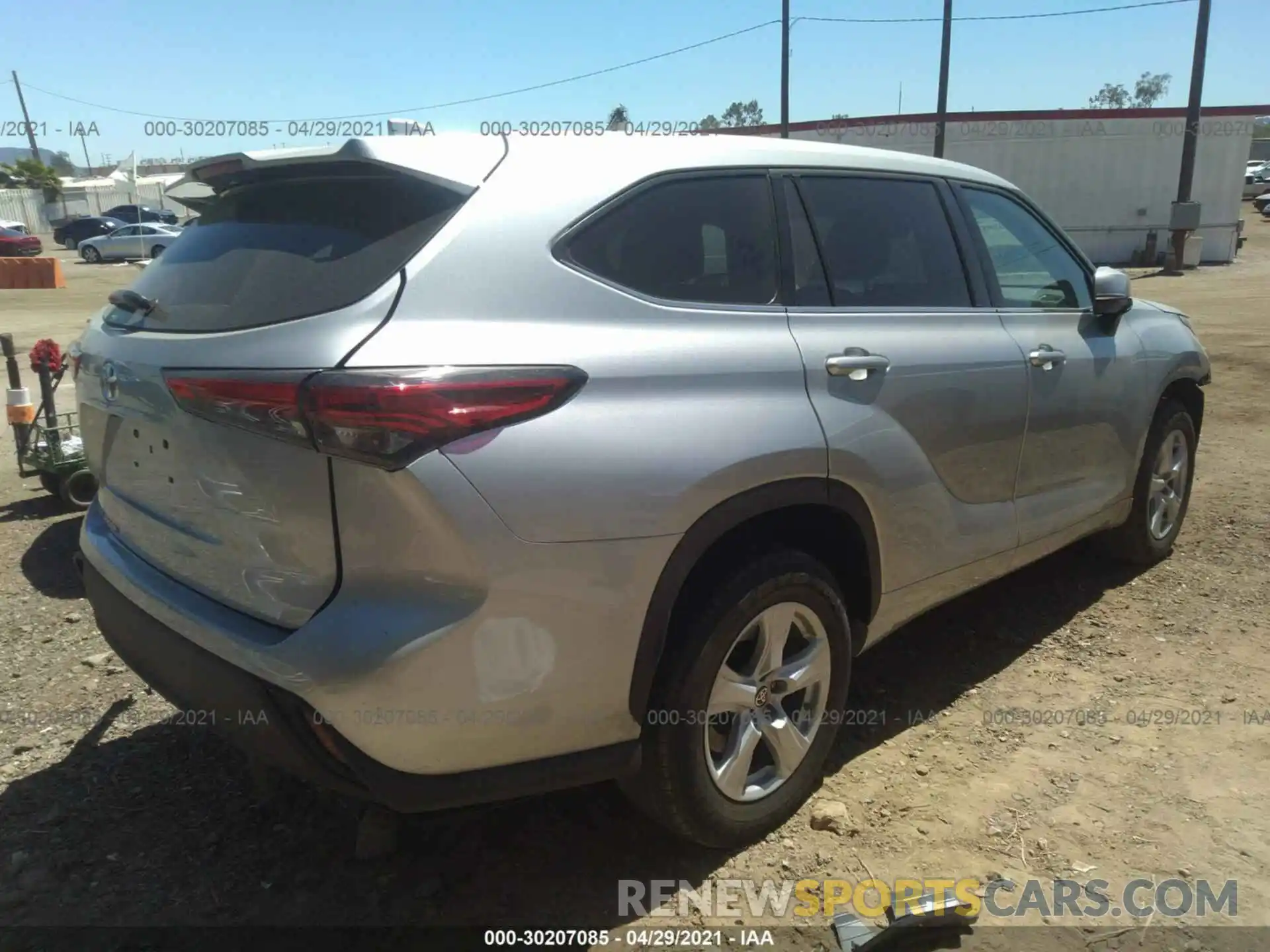 4 Photograph of a damaged car 5TDCZRAH3LS509268 TOYOTA HIGHLANDER 2020