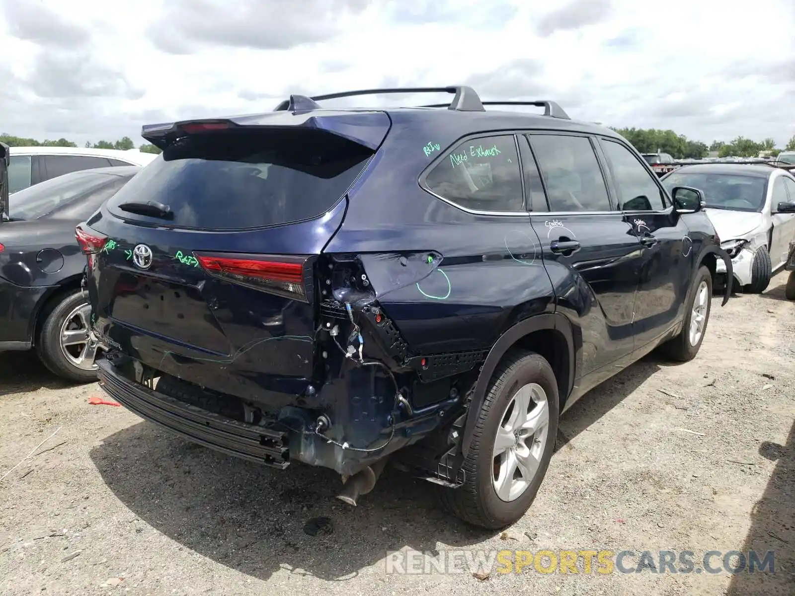 4 Photograph of a damaged car 5TDCZRAH4LS002024 TOYOTA HIGHLANDER 2020