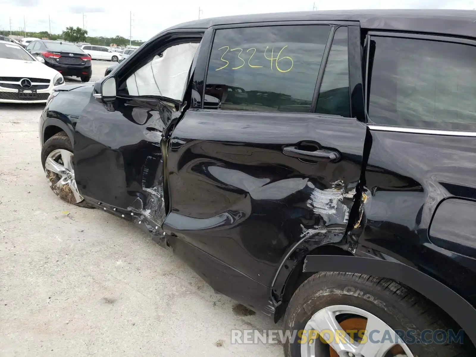 9 Photograph of a damaged car 5TDCZRAH4LS014741 TOYOTA HIGHLANDER 2020