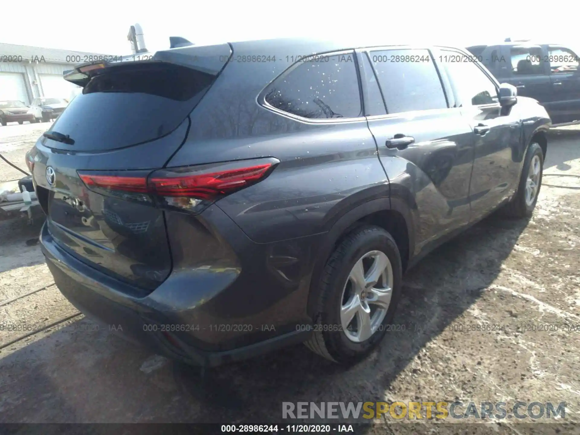 4 Photograph of a damaged car 5TDCZRAH4LS027067 TOYOTA HIGHLANDER 2020