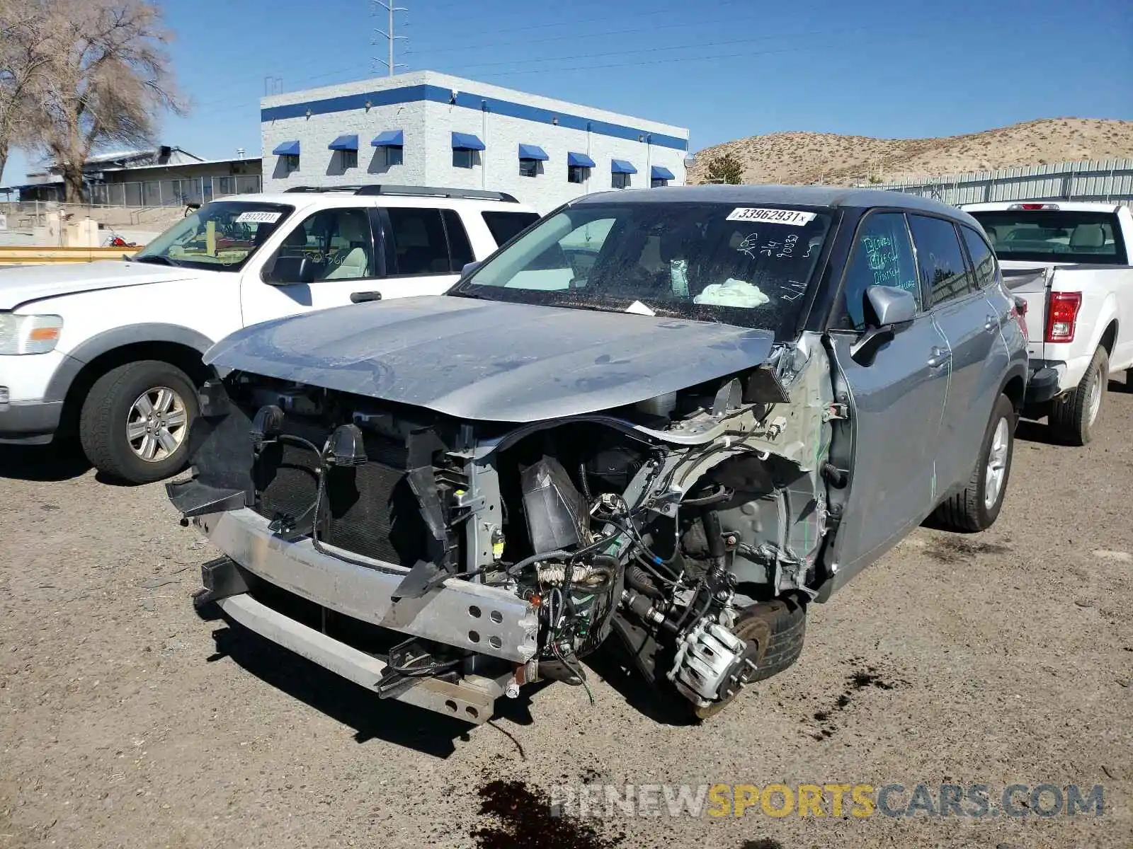 2 Photograph of a damaged car 5TDCZRAH4LS503558 TOYOTA HIGHLANDER 2020