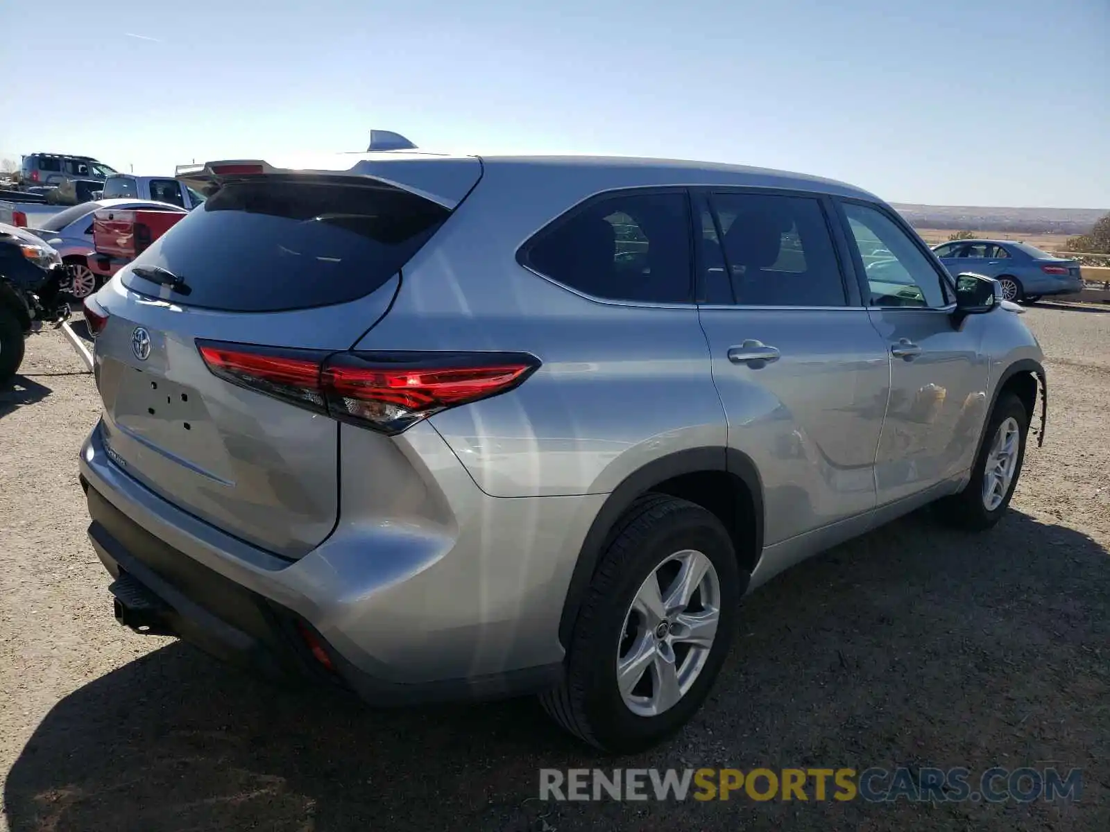 4 Photograph of a damaged car 5TDCZRAH4LS503558 TOYOTA HIGHLANDER 2020