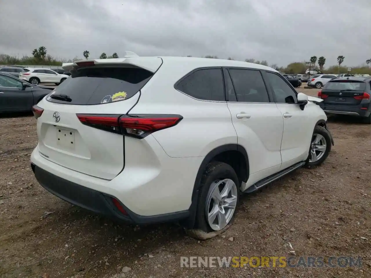 4 Photograph of a damaged car 5TDCZRAH5LS512334 TOYOTA HIGHLANDER 2020