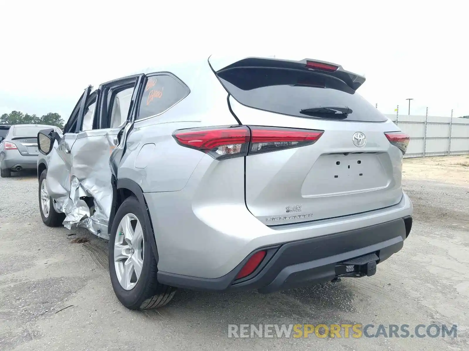 3 Photograph of a damaged car 5TDCZRAH6LS012957 TOYOTA HIGHLANDER 2020