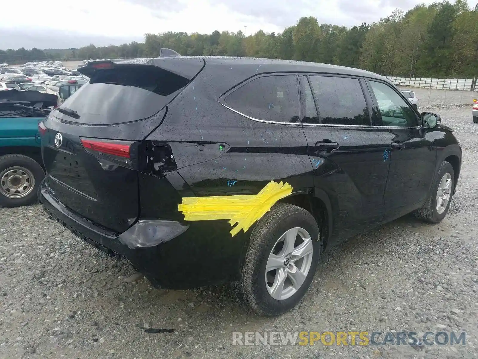 4 Photograph of a damaged car 5TDCZRAH6LS030424 TOYOTA HIGHLANDER 2020