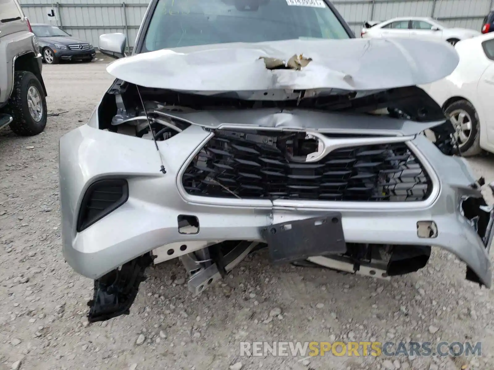 9 Photograph of a damaged car 5TDCZRAH7LS002051 TOYOTA HIGHLANDER 2020