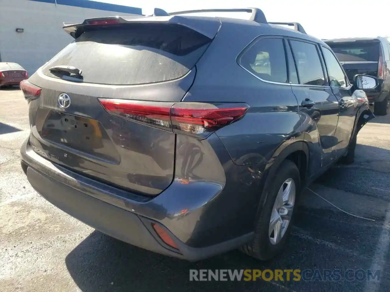 4 Photograph of a damaged car 5TDCZRAH7LS003135 TOYOTA HIGHLANDER 2020