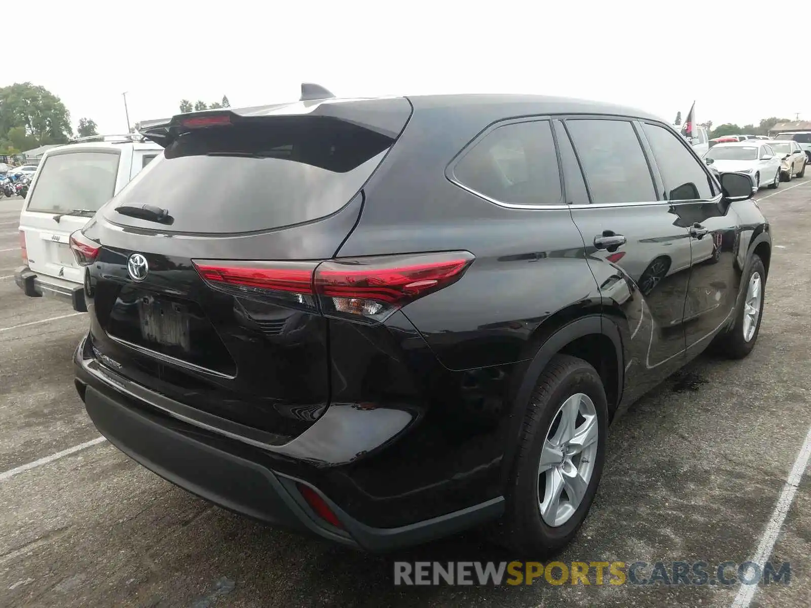 4 Photograph of a damaged car 5TDCZRAH7LS005516 TOYOTA HIGHLANDER 2020