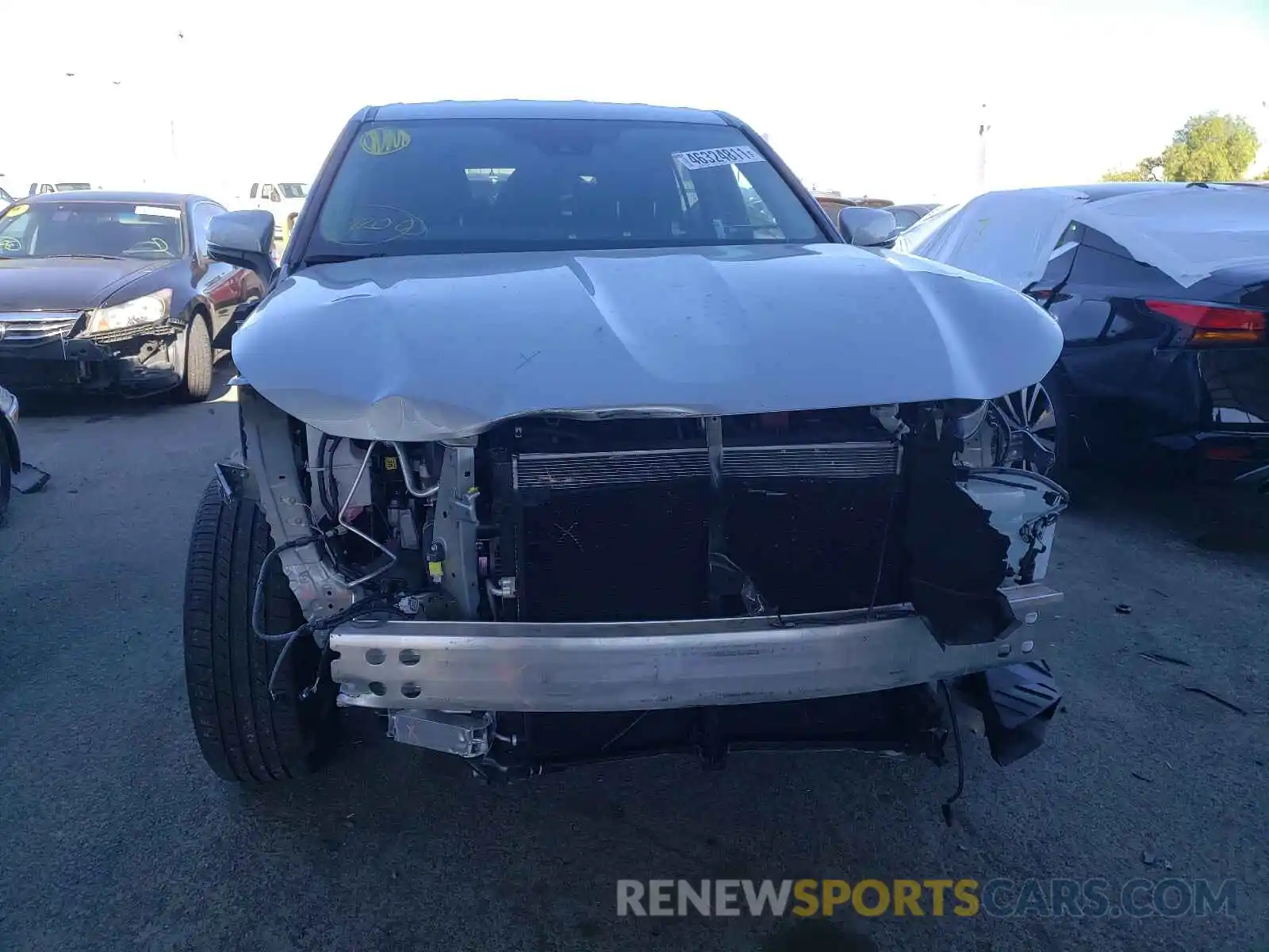 9 Photograph of a damaged car 5TDCZRAH7LS502971 TOYOTA HIGHLANDER 2020