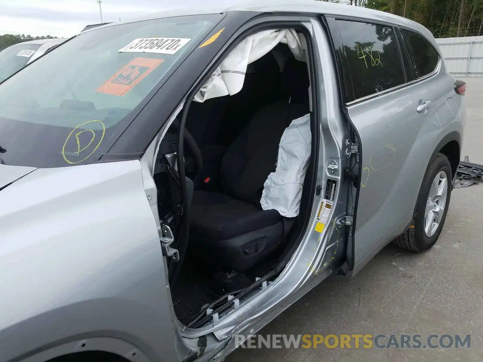 9 Photograph of a damaged car 5TDCZRAH7LS506518 TOYOTA HIGHLANDER 2020