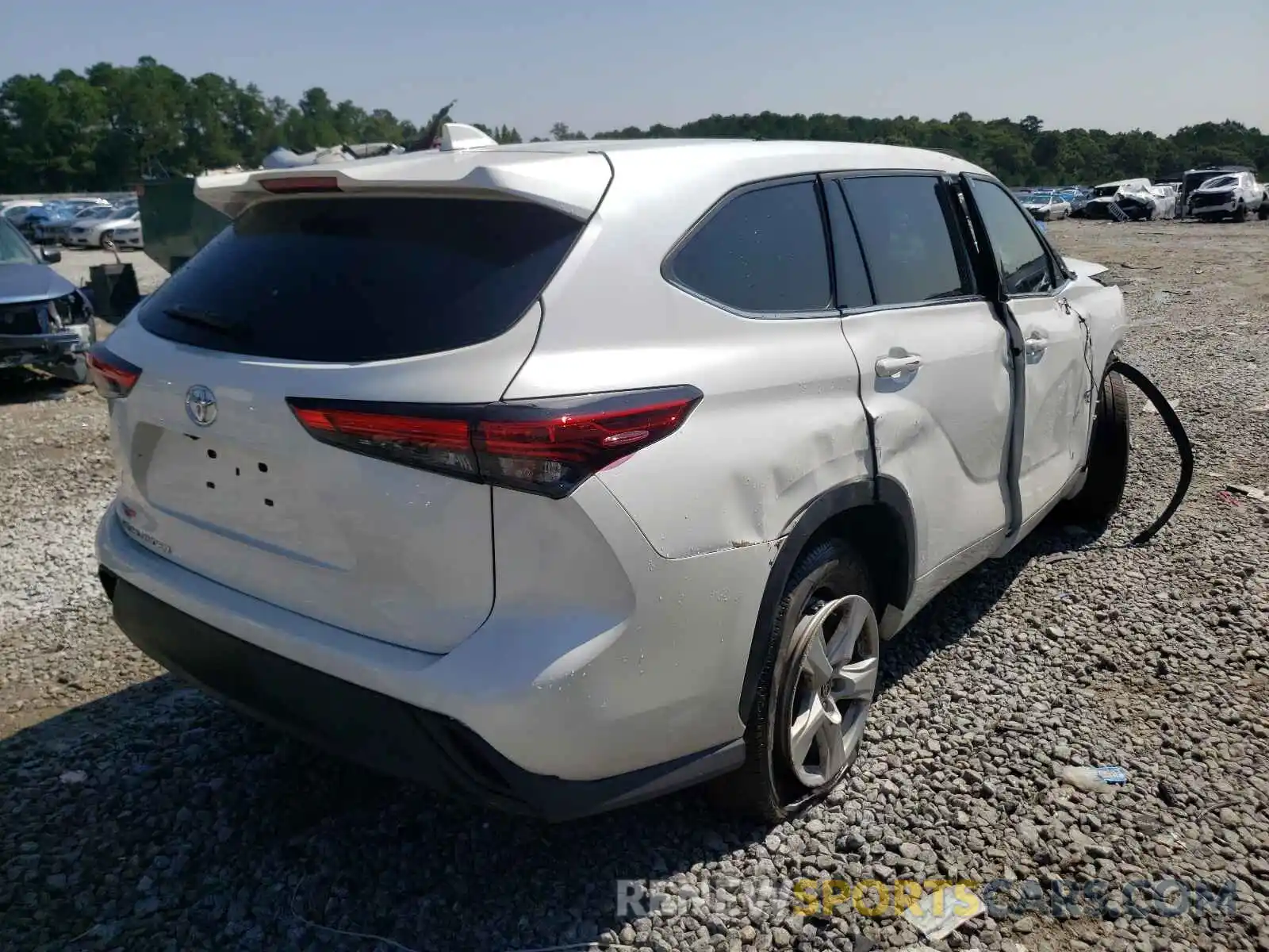 4 Photograph of a damaged car 5TDCZRAH8LS012412 TOYOTA HIGHLANDER 2020