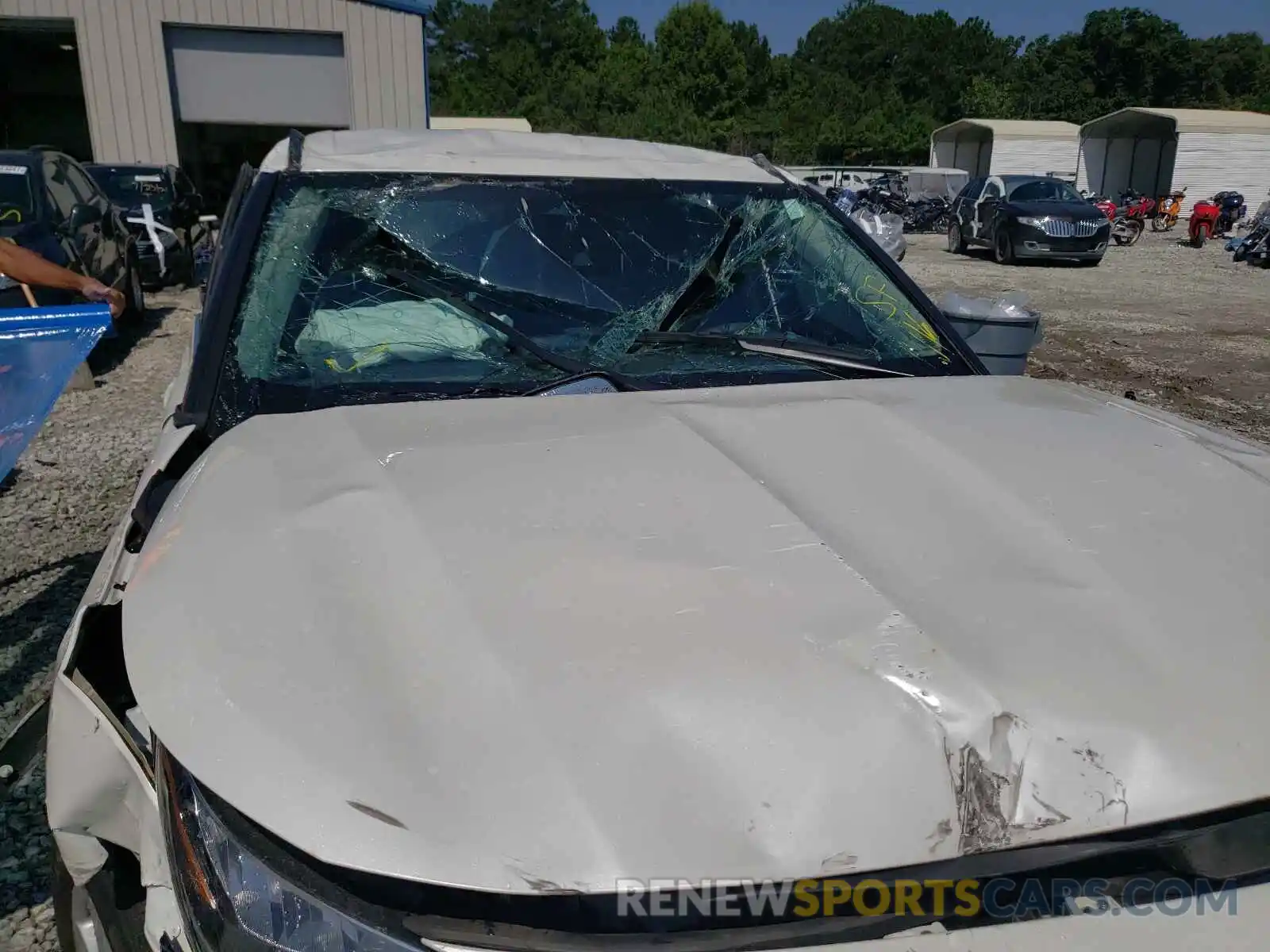 9 Photograph of a damaged car 5TDCZRAH8LS012412 TOYOTA HIGHLANDER 2020