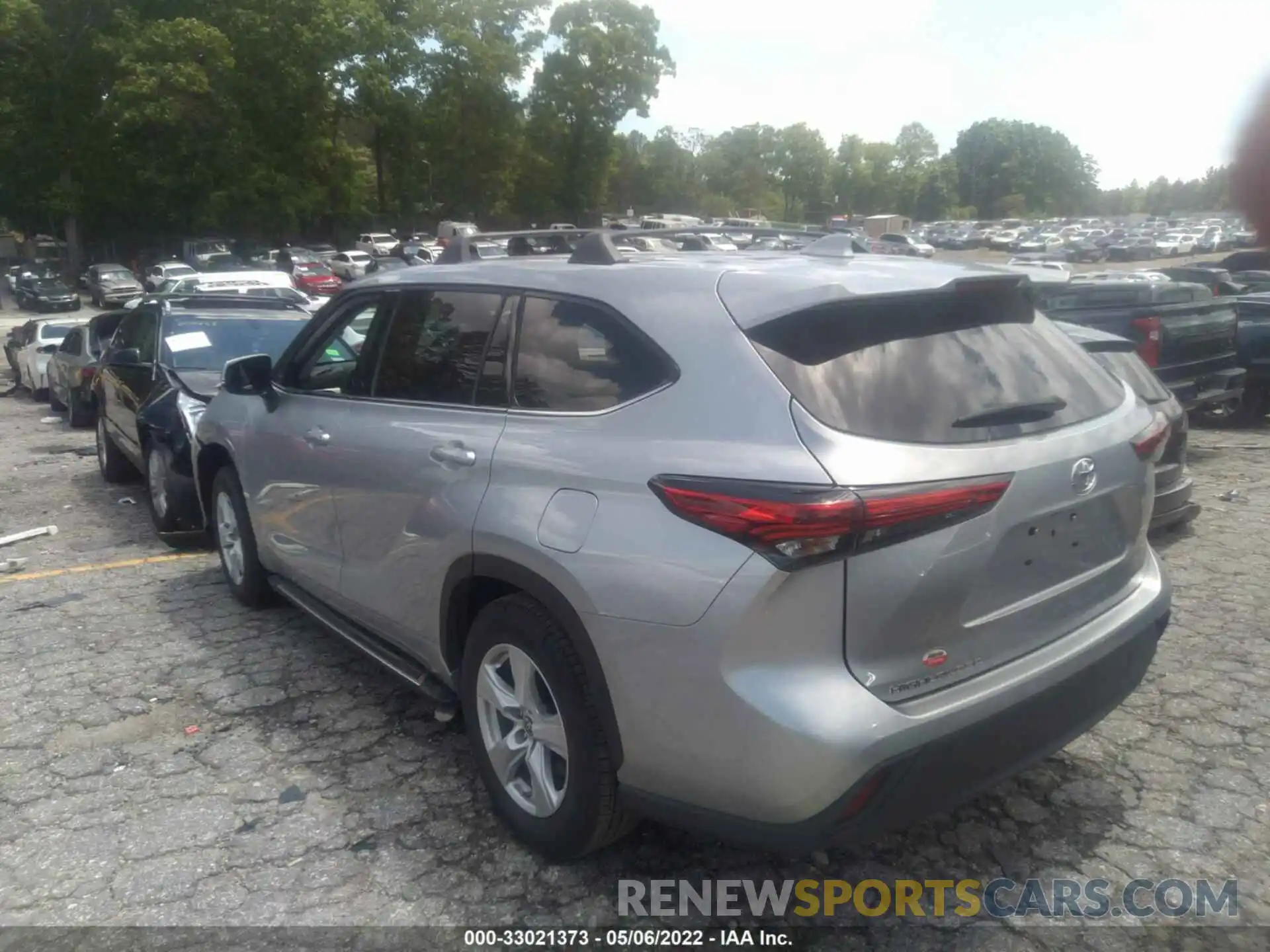 3 Photograph of a damaged car 5TDCZRAH8LS017996 TOYOTA HIGHLANDER 2020