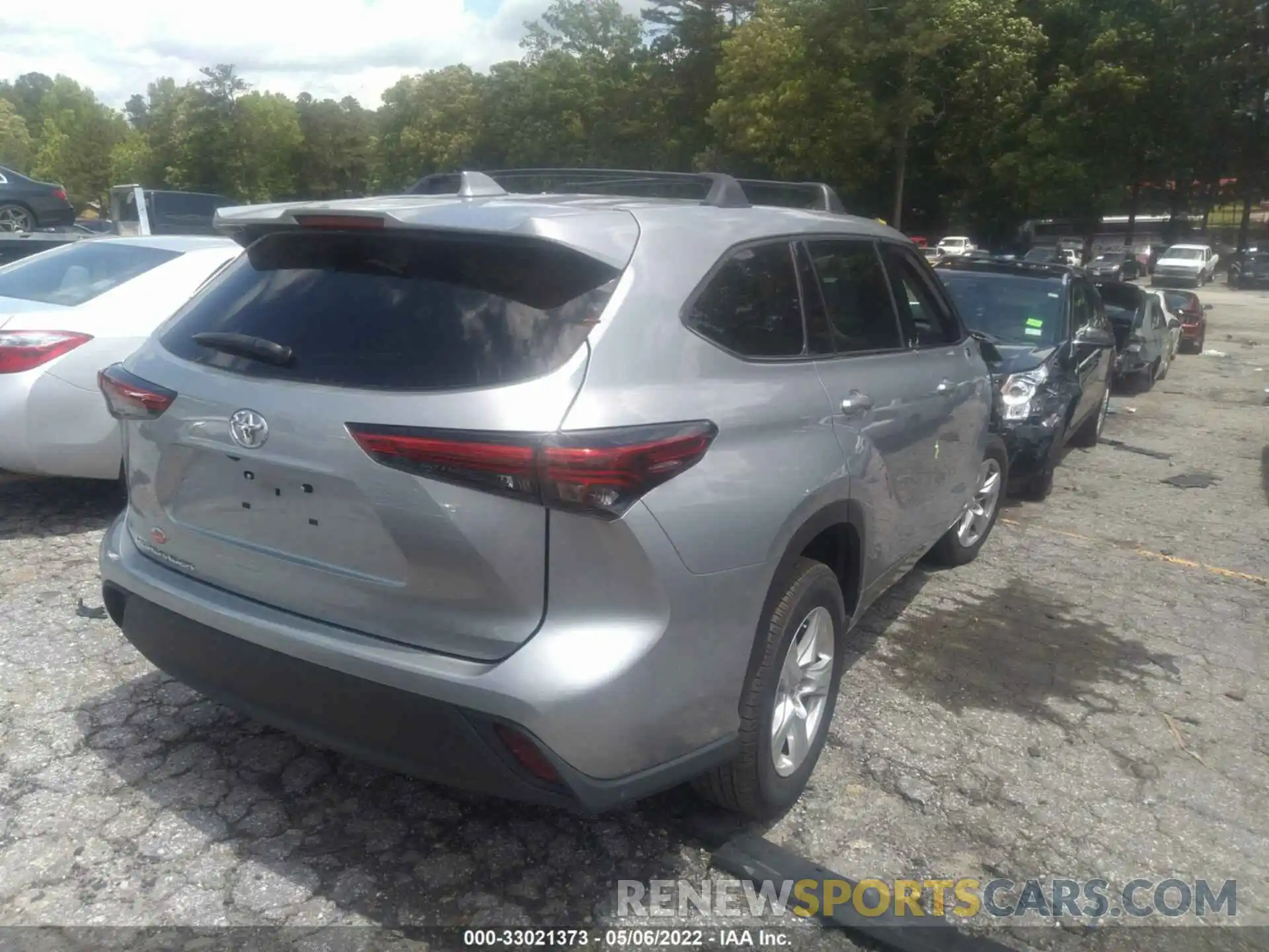 4 Photograph of a damaged car 5TDCZRAH8LS017996 TOYOTA HIGHLANDER 2020