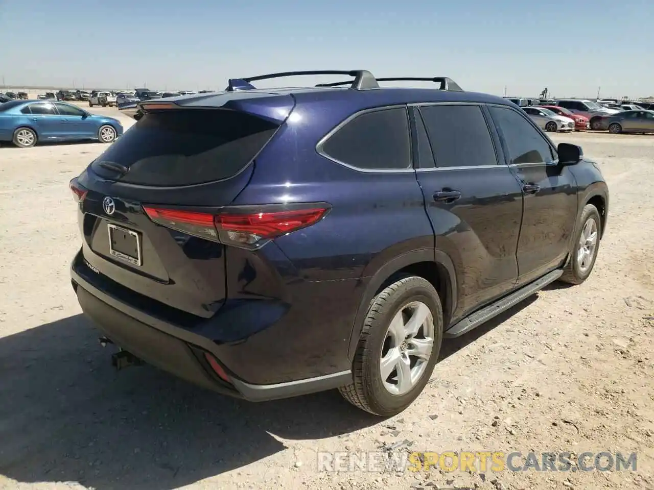 4 Photograph of a damaged car 5TDCZRAH8LS020977 TOYOTA HIGHLANDER 2020