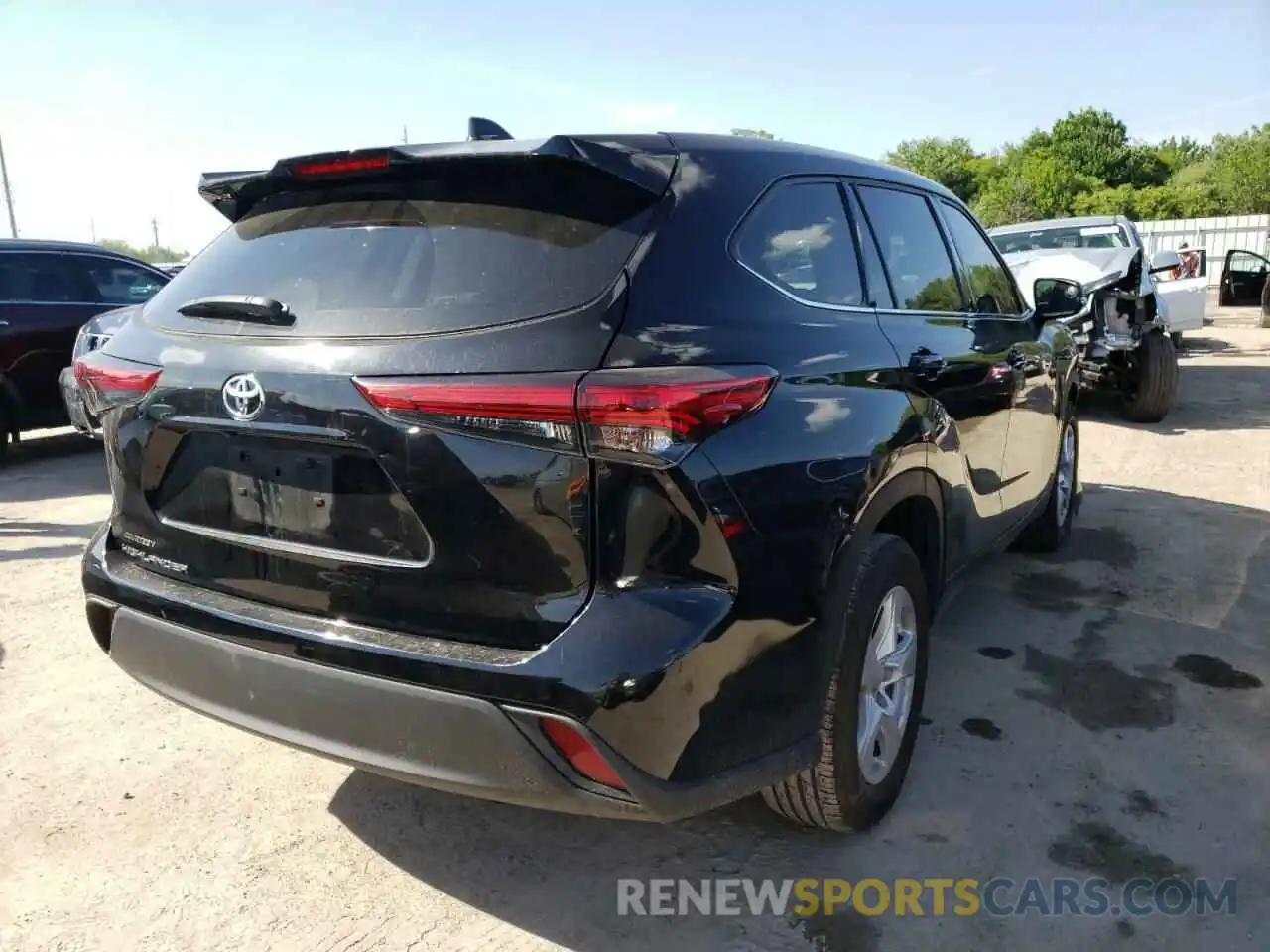 4 Photograph of a damaged car 5TDCZRAH8LS508181 TOYOTA HIGHLANDER 2020