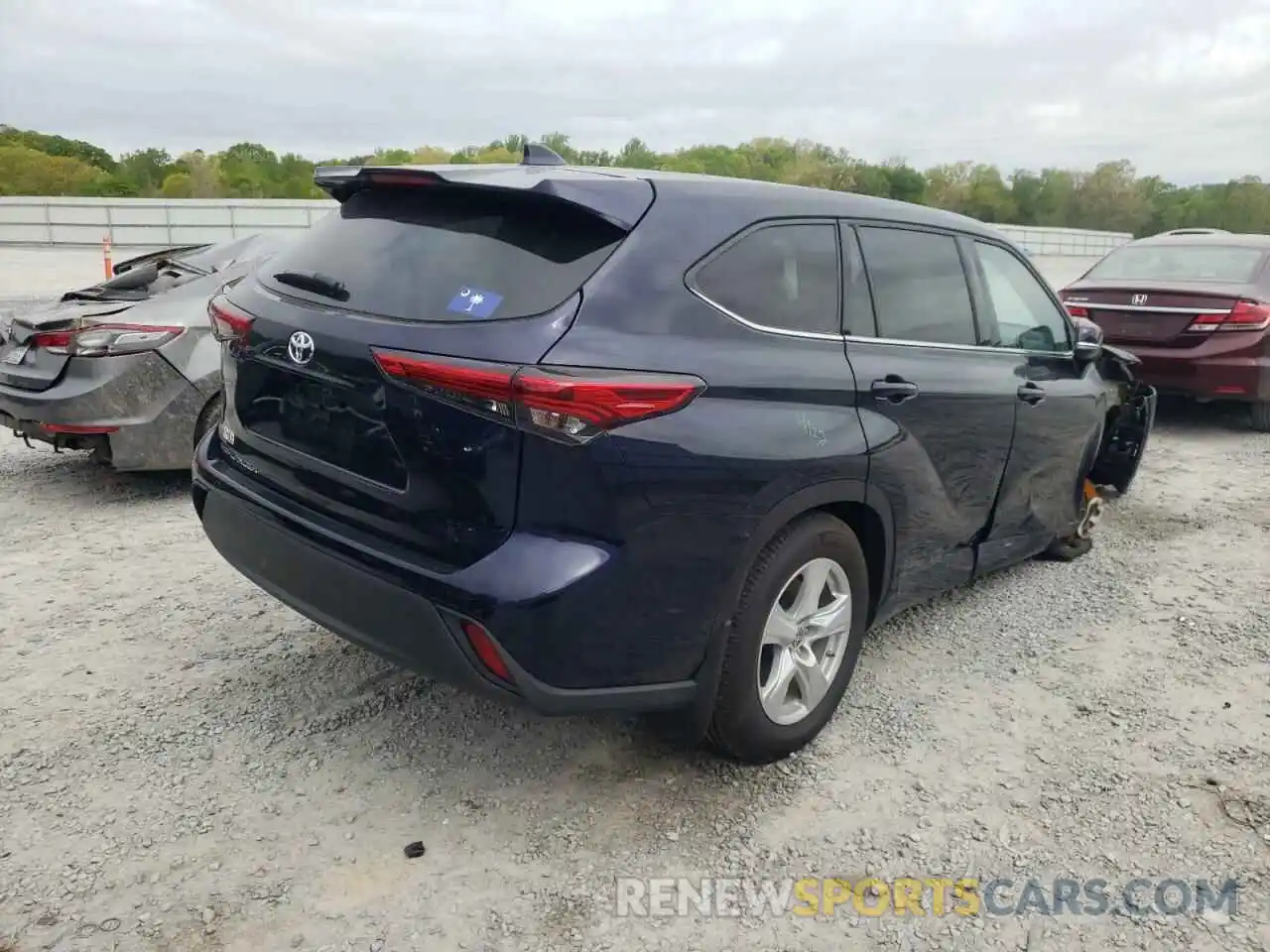 4 Photograph of a damaged car 5TDCZRAH9LS004545 TOYOTA HIGHLANDER 2020