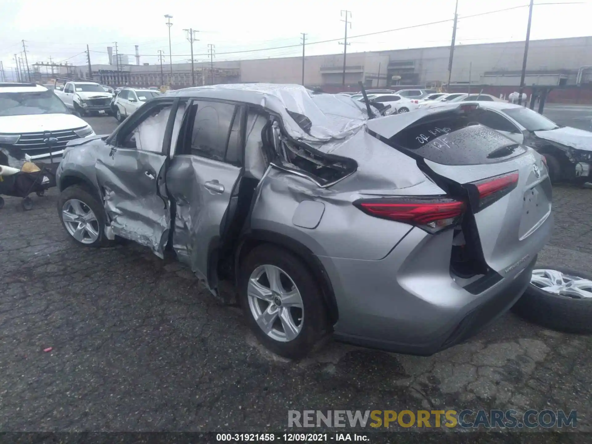 3 Photograph of a damaged car 5TDCZRAH9LS016694 TOYOTA HIGHLANDER 2020