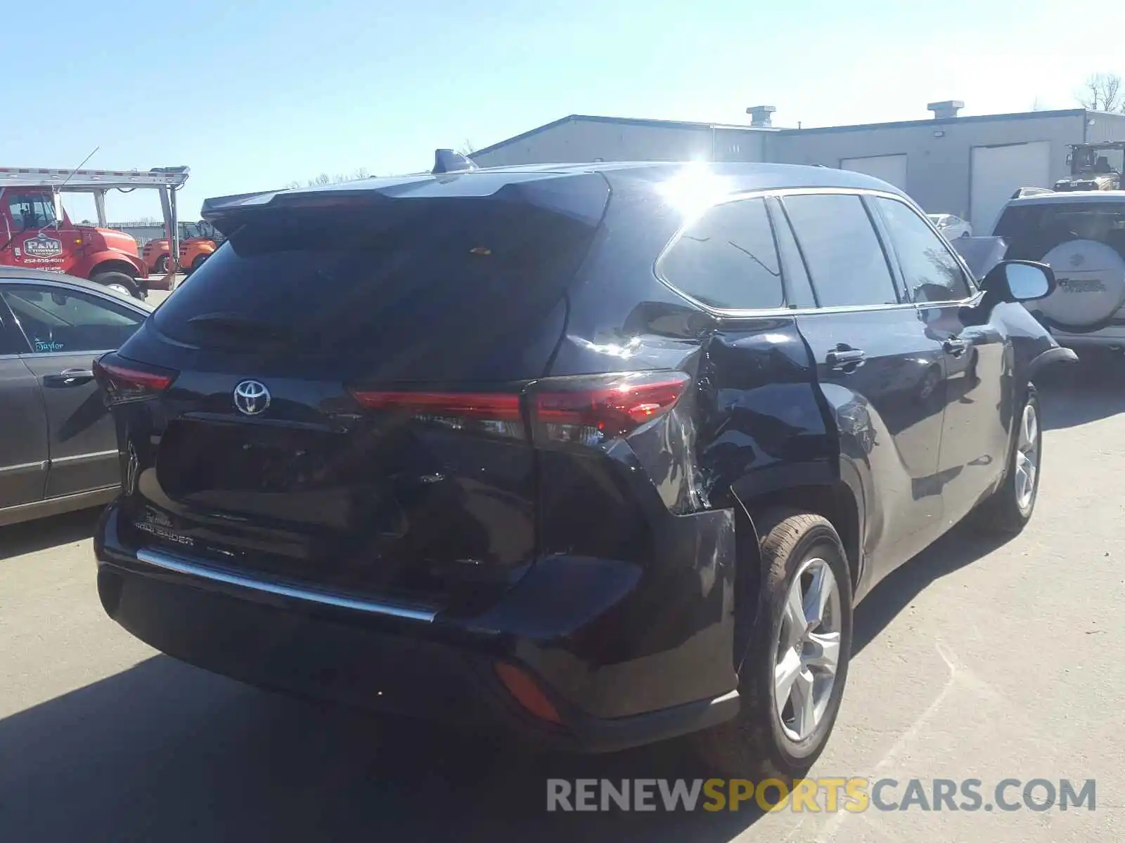 4 Photograph of a damaged car 5TDCZRAHXLS011536 TOYOTA HIGHLANDER 2020