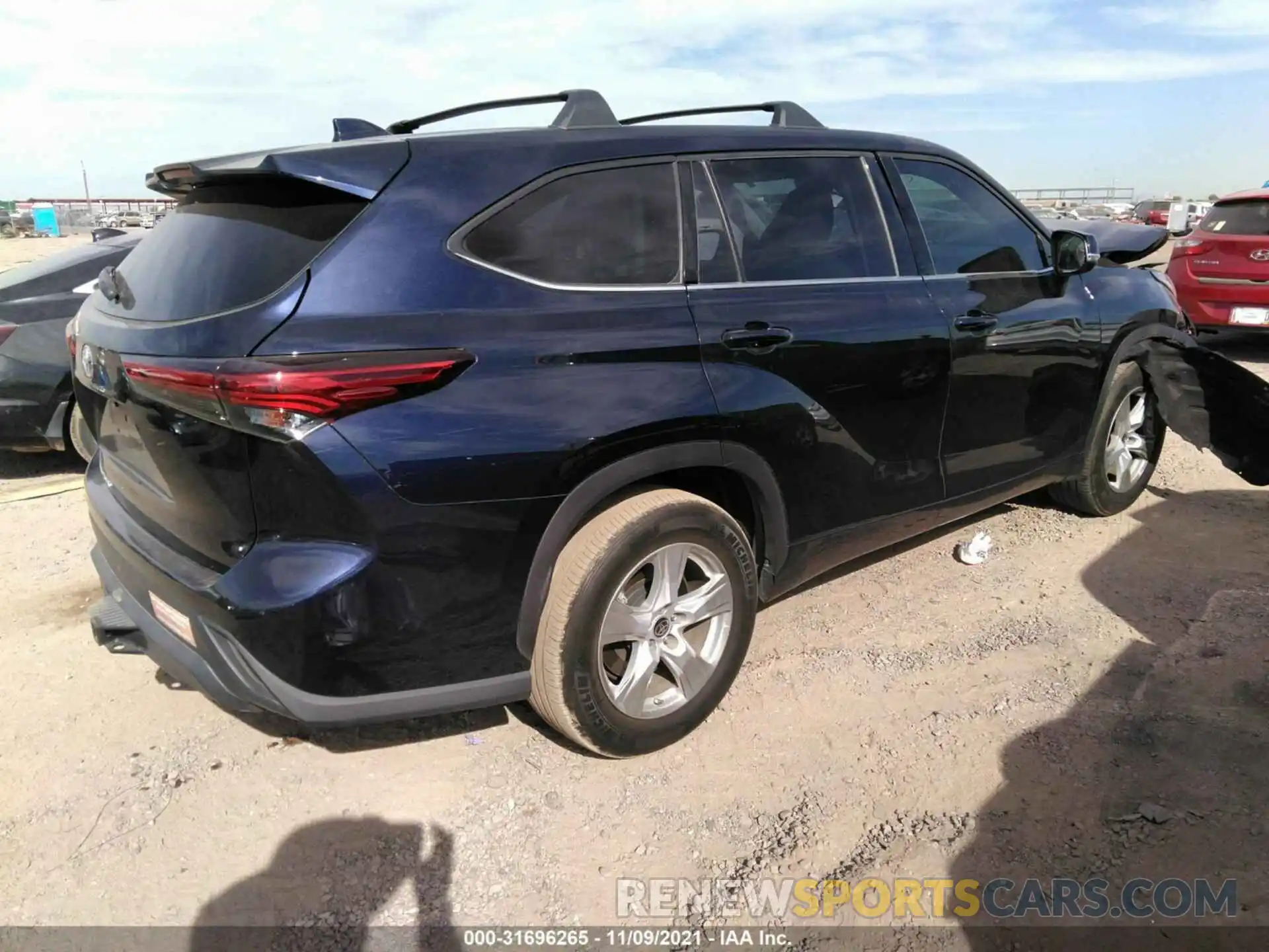 4 Photograph of a damaged car 5TDCZRAHXLS013285 TOYOTA HIGHLANDER 2020