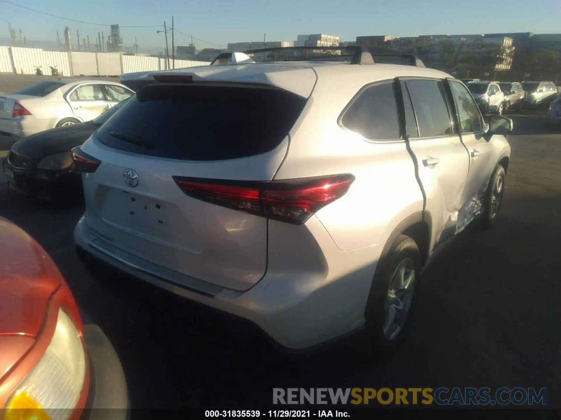 4 Photograph of a damaged car 5TDCZRAHXLS501314 TOYOTA HIGHLANDER 2020