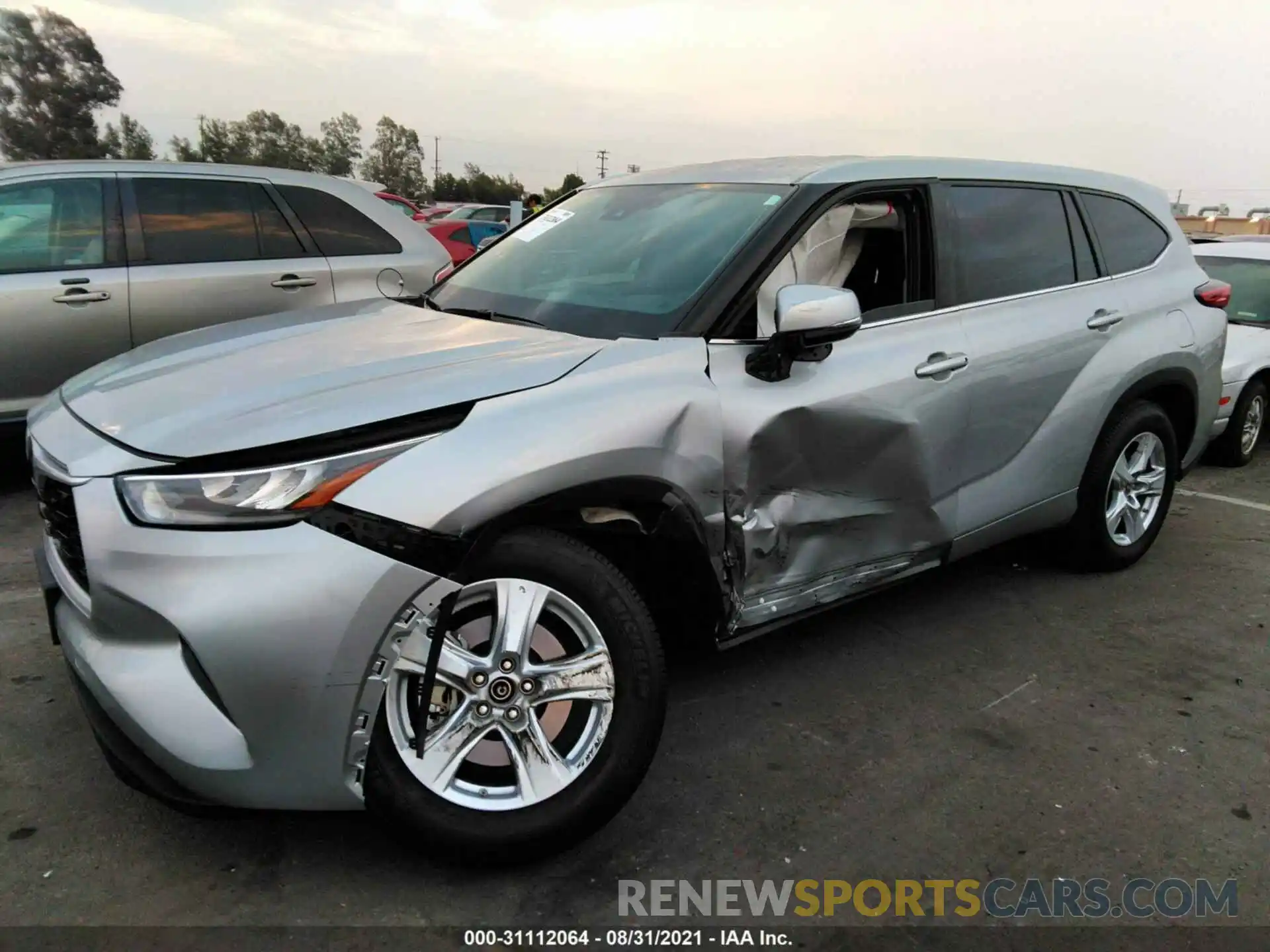 2 Photograph of a damaged car 5TDCZRAHXLS511101 TOYOTA HIGHLANDER 2020