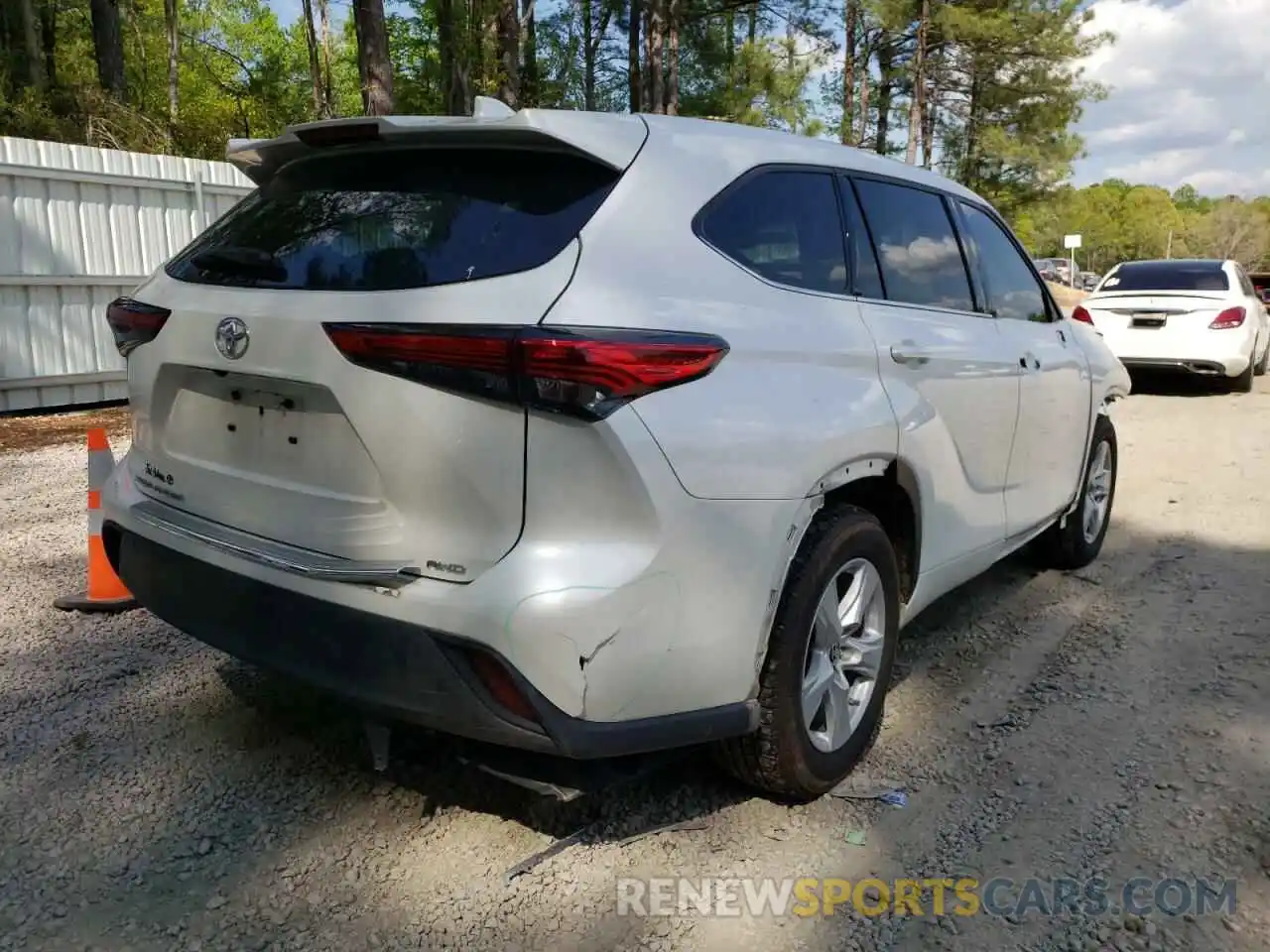 4 Photograph of a damaged car 5TDCZRBH0LS023306 TOYOTA HIGHLANDER 2020