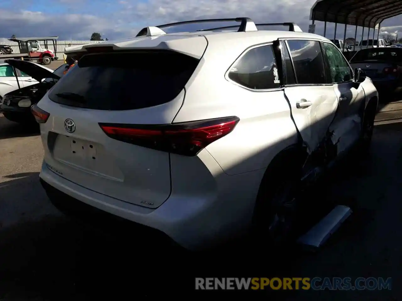 4 Photograph of a damaged car 5TDCZRBH1LS501023 TOYOTA HIGHLANDER 2020