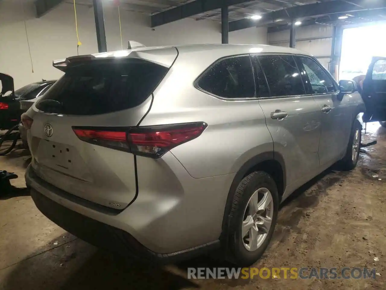 4 Photograph of a damaged car 5TDCZRBH1LS502365 TOYOTA HIGHLANDER 2020