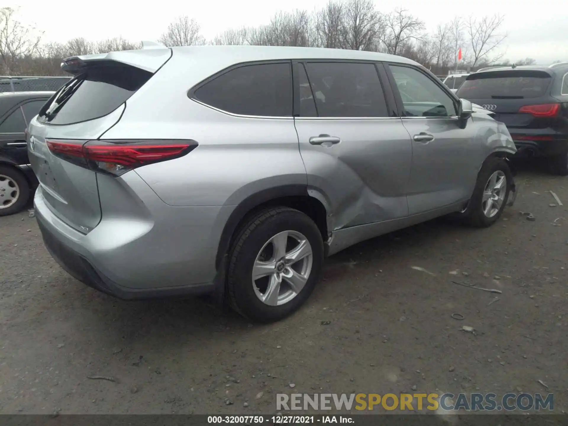 4 Photograph of a damaged car 5TDCZRBH1LS512488 TOYOTA HIGHLANDER 2020