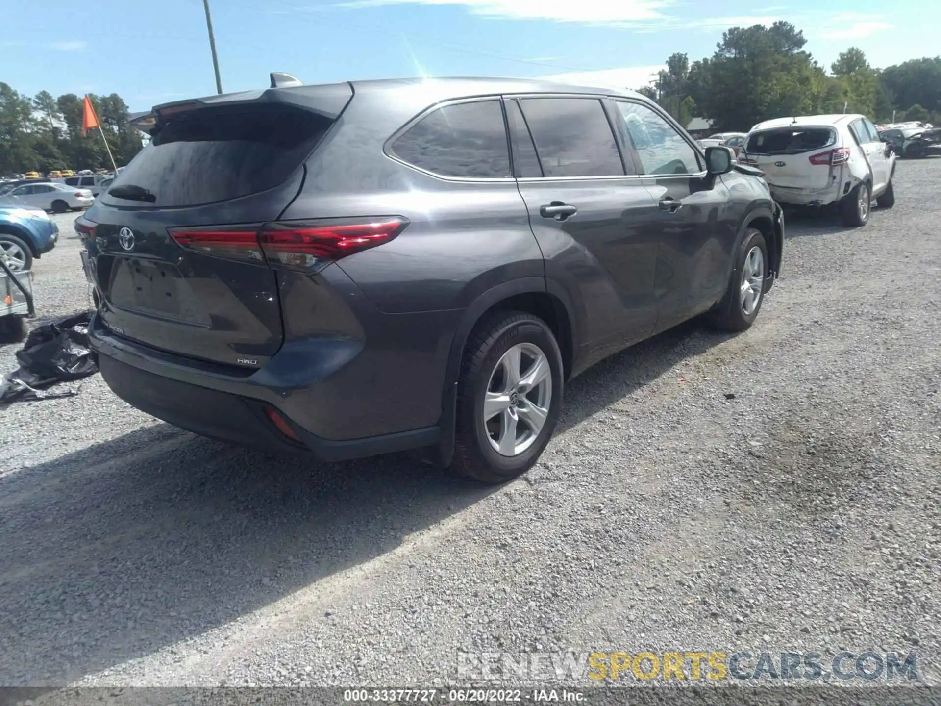 4 Photograph of a damaged car 5TDCZRBH3LS047471 TOYOTA HIGHLANDER 2020