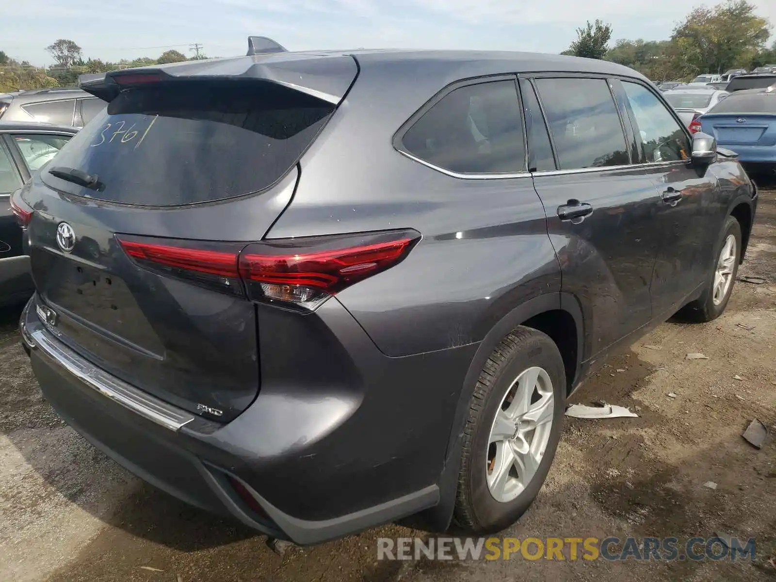 4 Photograph of a damaged car 5TDCZRBH4LS013958 TOYOTA HIGHLANDER 2020