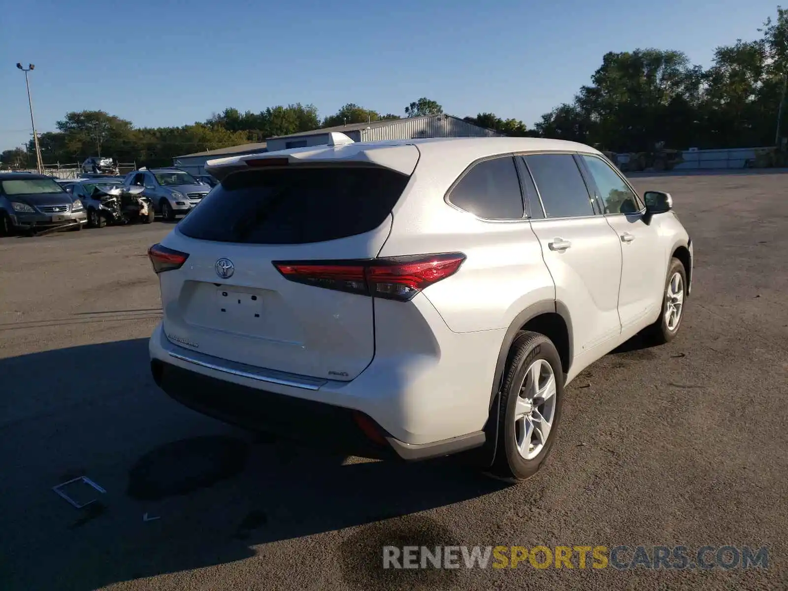 4 Photograph of a damaged car 5TDCZRBH9LS035356 TOYOTA HIGHLANDER 2020