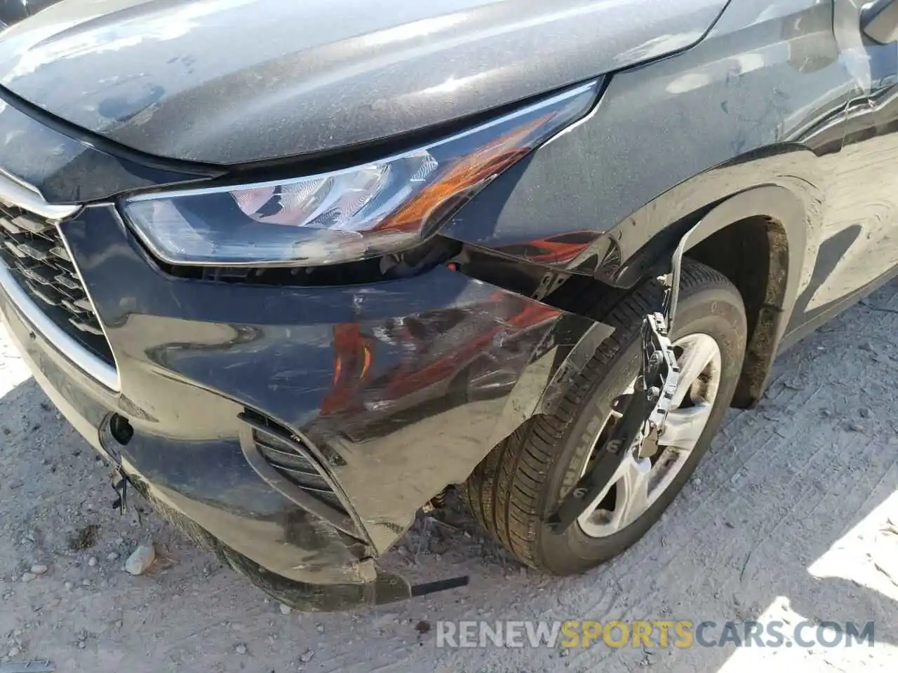 9 Photograph of a damaged car 5TDCZRBHXLS016069 TOYOTA HIGHLANDER 2020