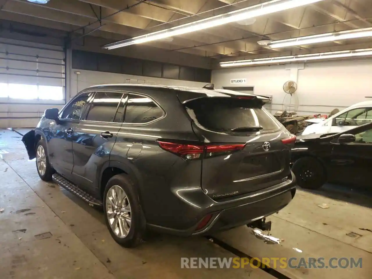 3 Photograph of a damaged car 5TDDBRCH4LS003583 TOYOTA HIGHLANDER 2020