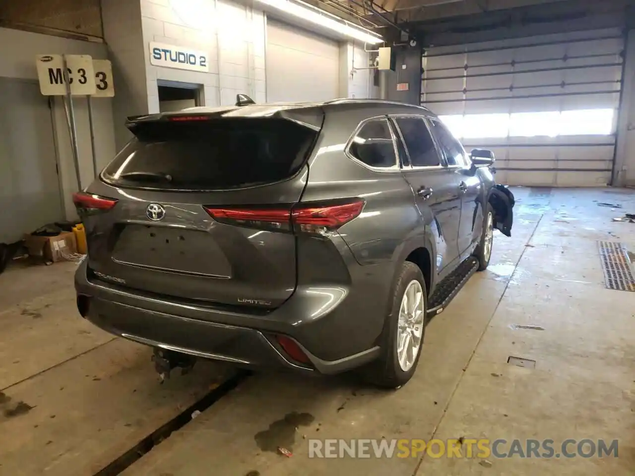 4 Photograph of a damaged car 5TDDBRCH4LS003583 TOYOTA HIGHLANDER 2020