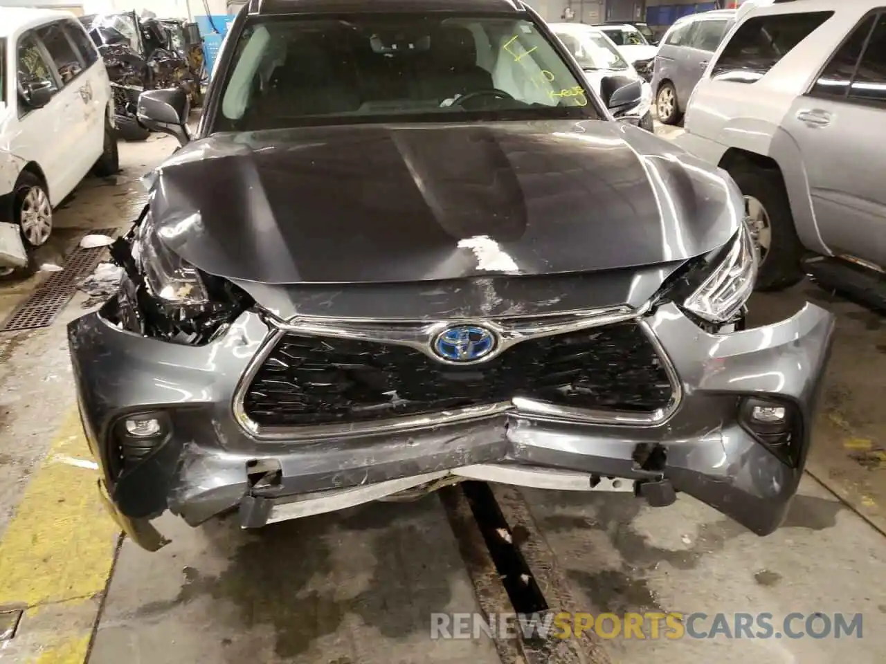 9 Photograph of a damaged car 5TDDBRCH4LS003583 TOYOTA HIGHLANDER 2020