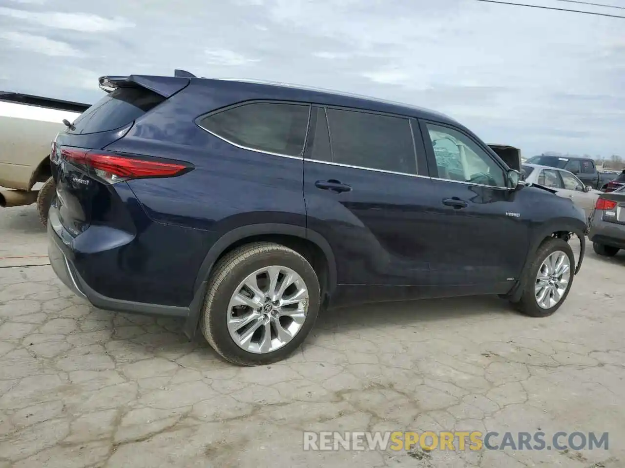 3 Photograph of a damaged car 5TDDBRCH4LS006953 TOYOTA HIGHLANDER 2020