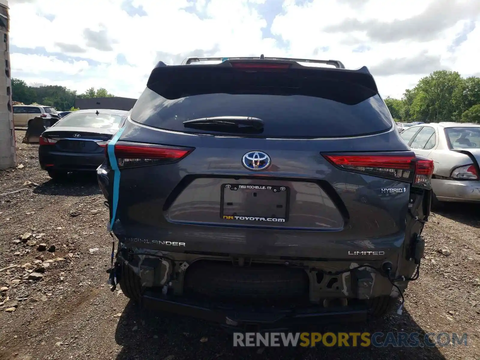 9 Photograph of a damaged car 5TDDBRCH5LS006797 TOYOTA HIGHLANDER 2020